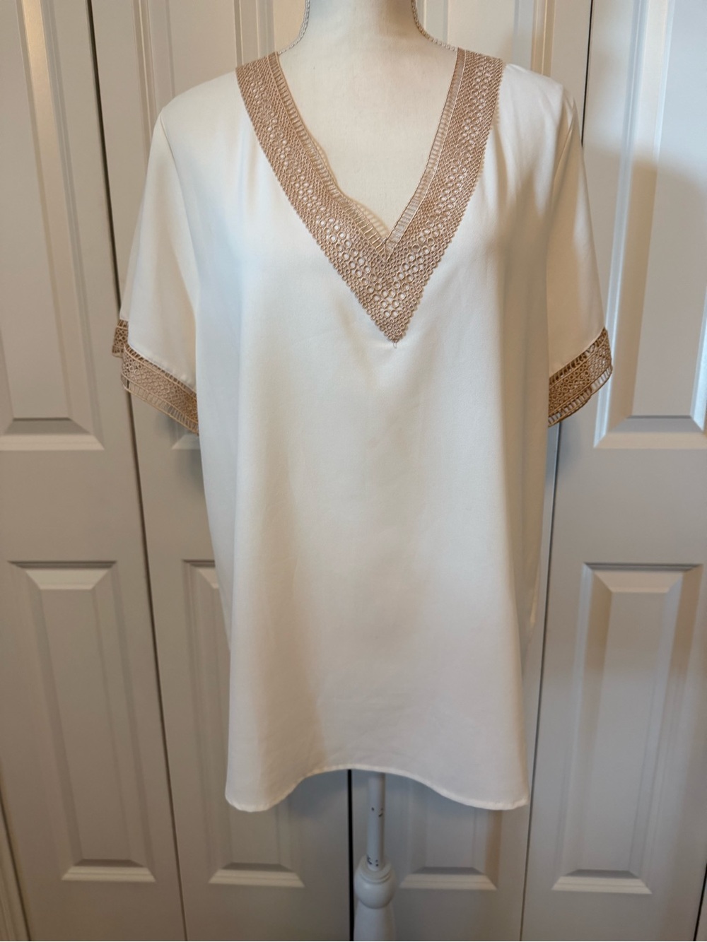 Short Sleeved V-Neck Lace Casual Fashion Crochet Boho Top Size XL EUC - Picture 4 of 13